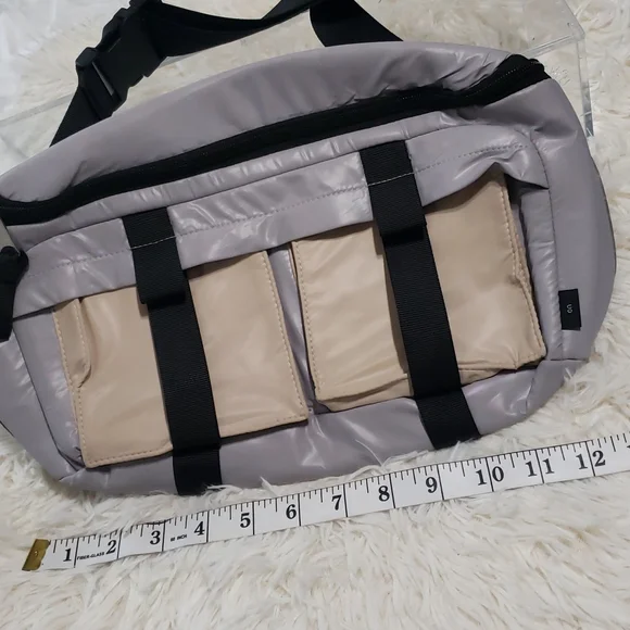 Urban Outfitters Nylon Strappy Travel Fannie Pack Bag - Picture 3 of 8